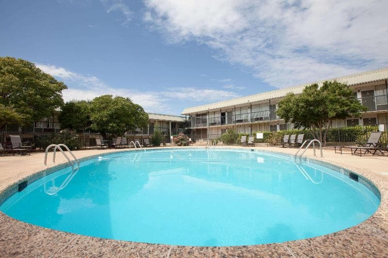 Days Inn By Wyndham Clinton 4