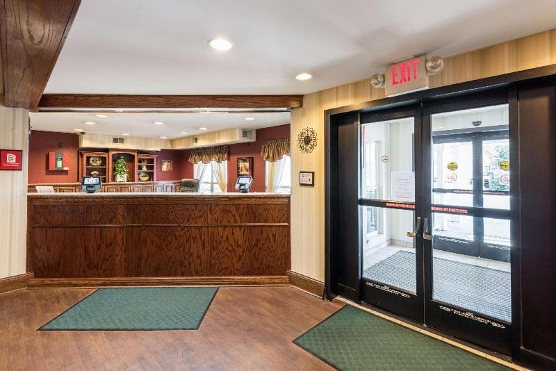 Red Roof Inn & Suites Knoxville East 3