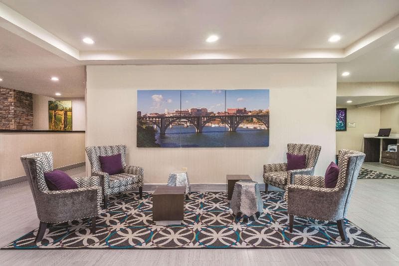 La Quinta Inn & Suites by Wyndham Loudon 5