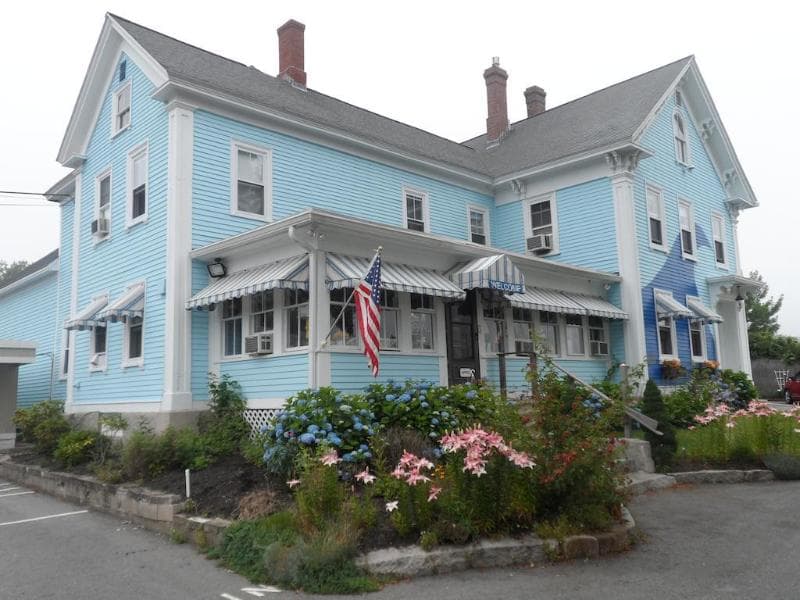 Coast Village Inn & Cottages 3
