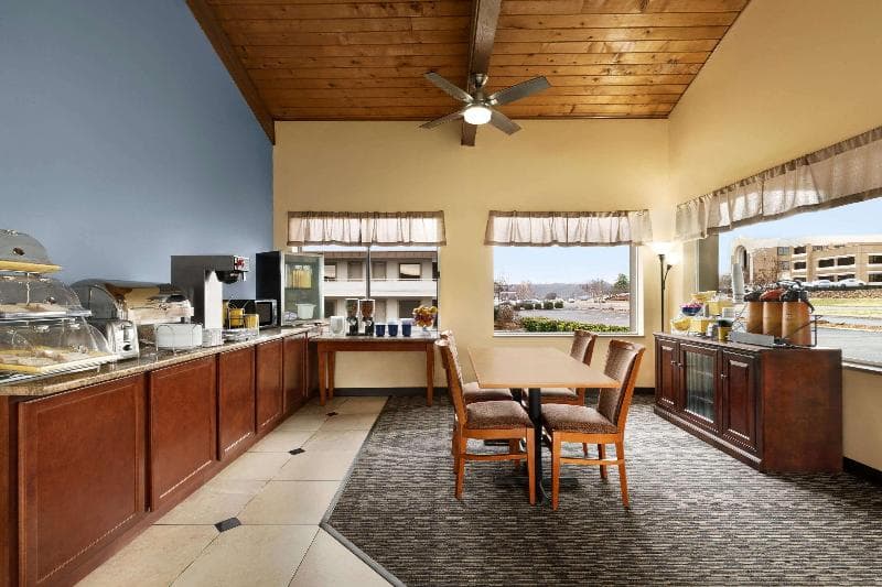 Days Inn By Wyndham Oak Ridge Knoxville 2