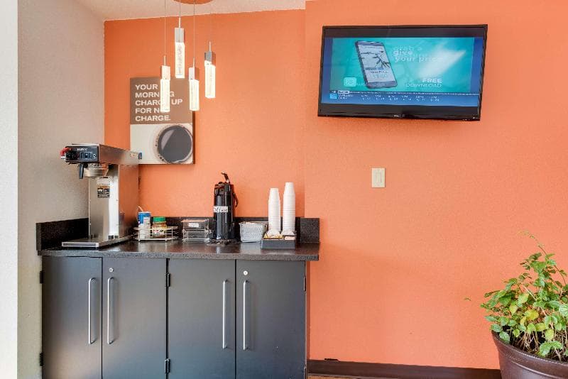 Motel 6 Kingston main