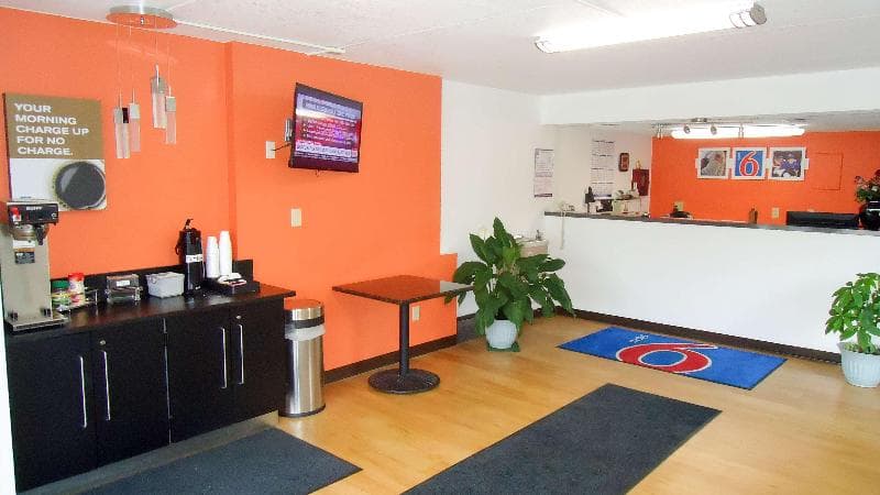 Motel 6 Kingston 3