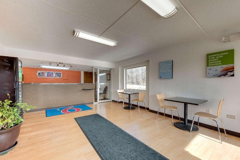 Motel 6 Kingston 4