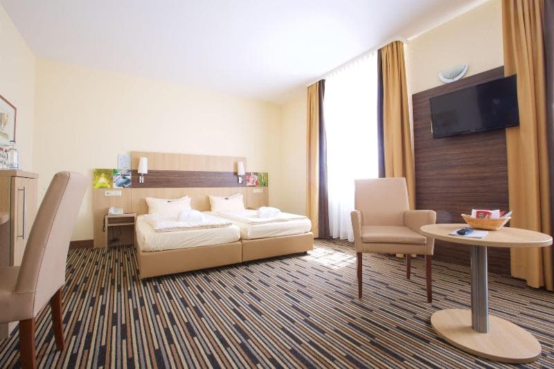 Kurpark-Hotel 4