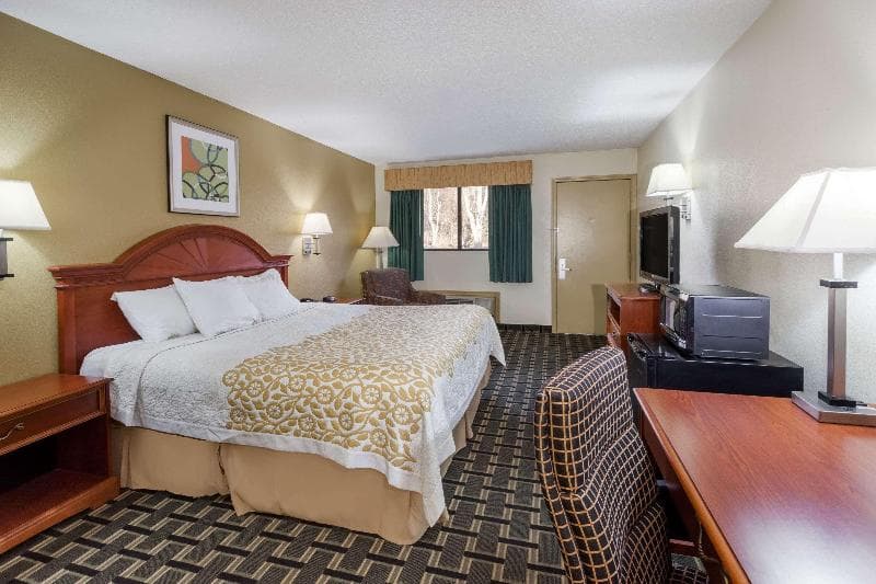 Days Inn by Wyndham Kent - Akron 4