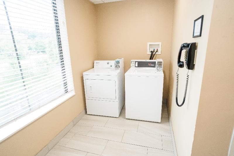Holiday Inn Express Hotel & Suites Kodak East Sevi 3