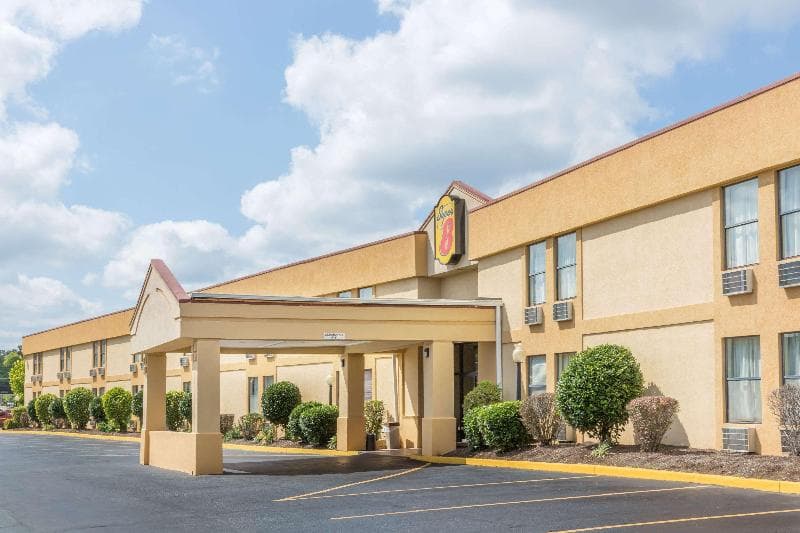 Super 8 by Wyndham Knoxville Downtown Area 5