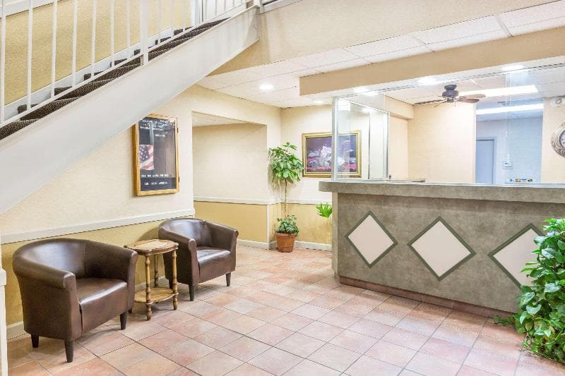 Super 8 by Wyndham Knoxville Downtown Area 4