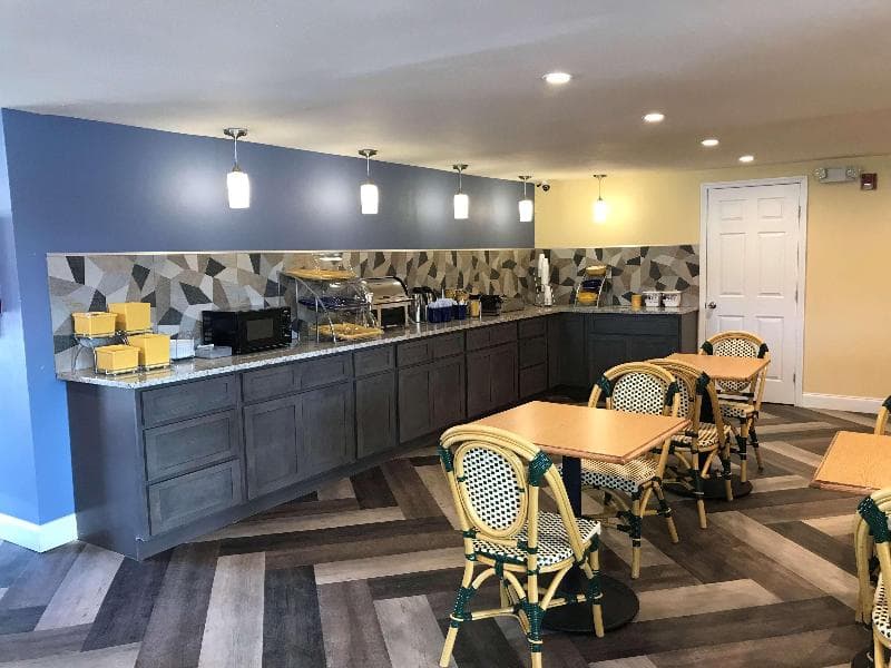 Days Inn by Wyndham Knoxville North 3
