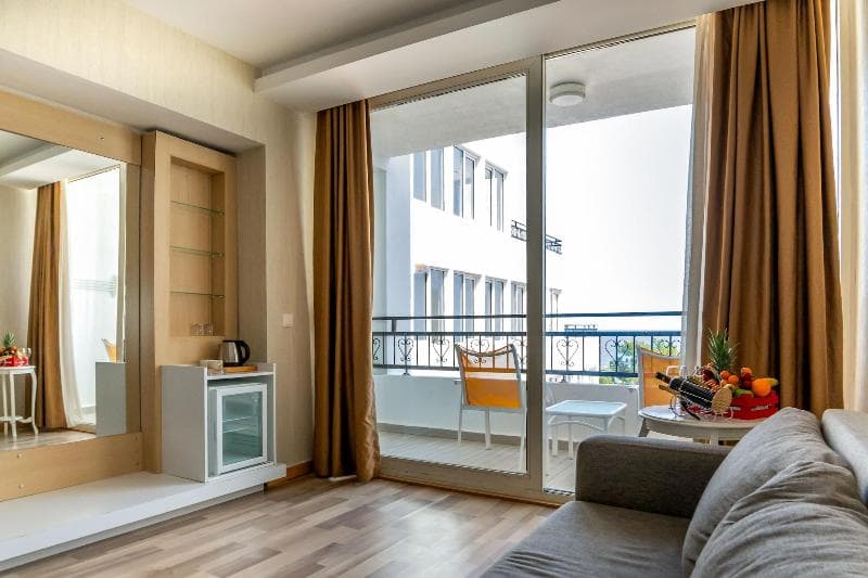 Amara Comfort Resort 5