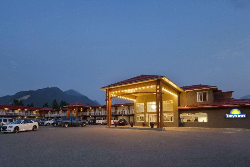 Days Inn by Wyndham Golden 2