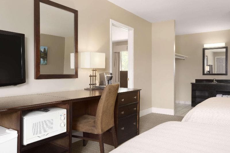 Days Inn by Wyndham Golden 4