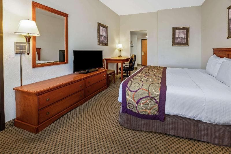 La Quinta Inn & Suites by Wyndham Kennewick 4