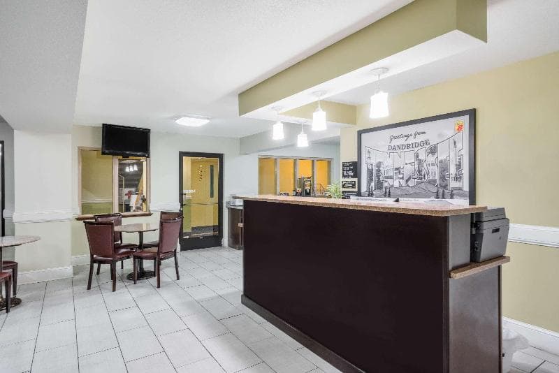 Super 8 By Wyndham Dandridge 4