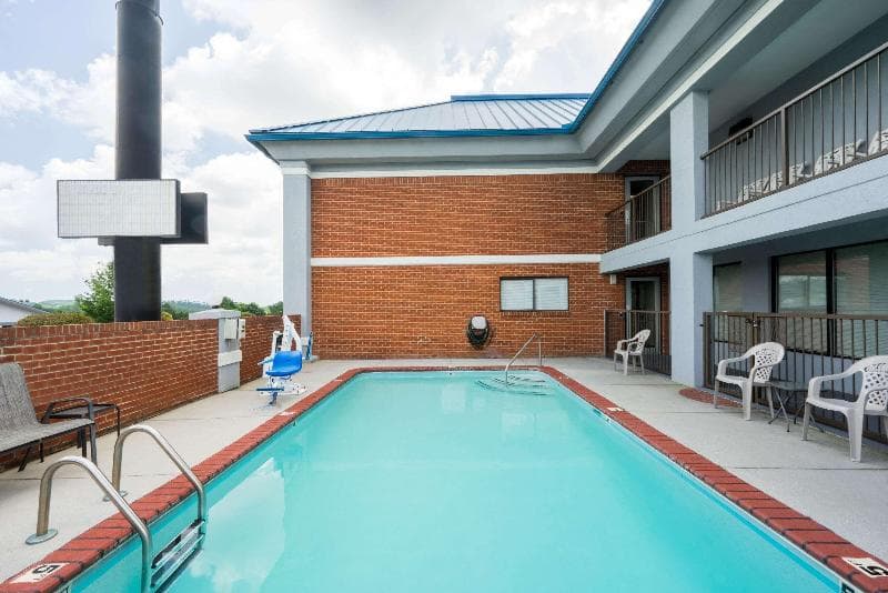 Super 8 By Wyndham Dandridge 5