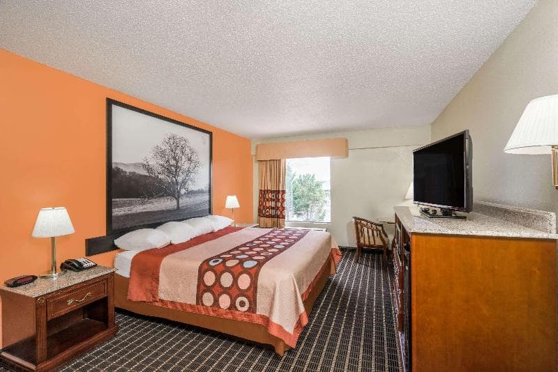 Super 8 By Wyndham Dandridge photo 1