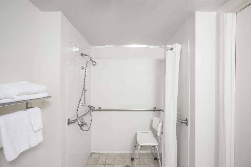 Super 8 By Wyndham Dandridge 3