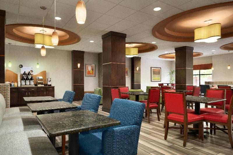 Holiday Inn Express & Suites Knoxville-Clinton 2
