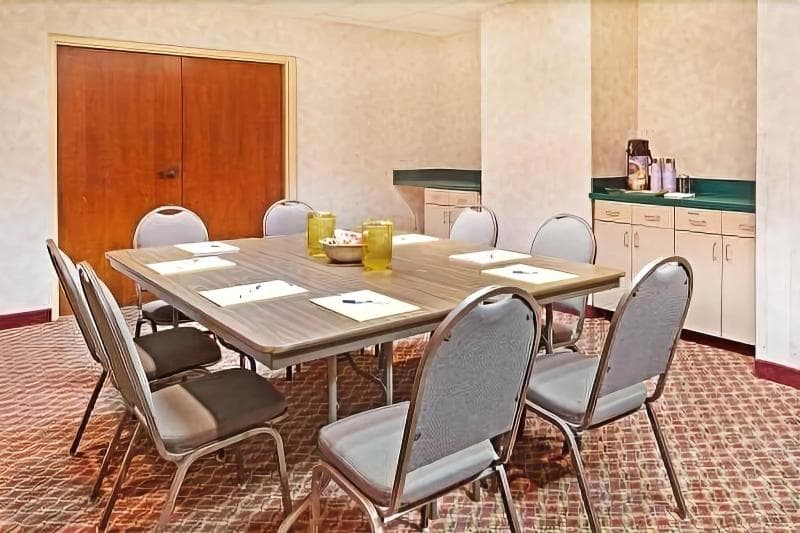 Mountain Inn & Suites main