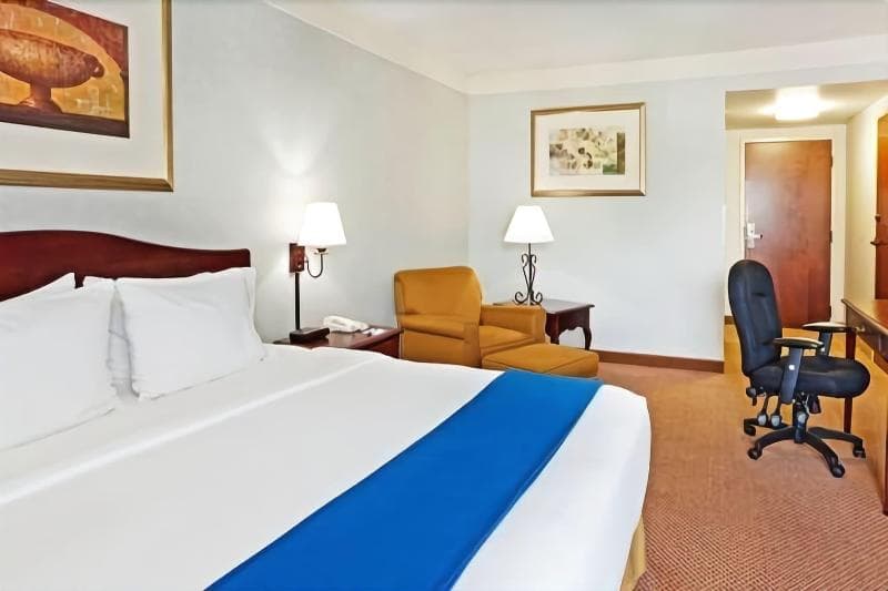 Mountain Inn & Suites 4