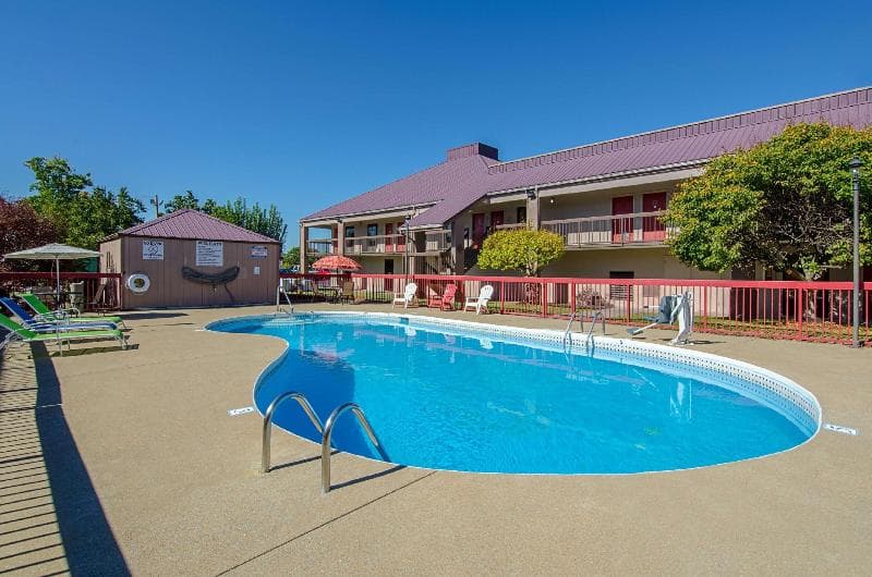 Red Roof Inn Kingsport 3