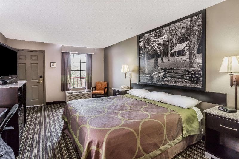 Super 8 By Wyndham Clinton photo 1