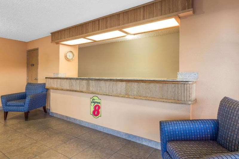 Super 8 By Wyndham Lagrande 4