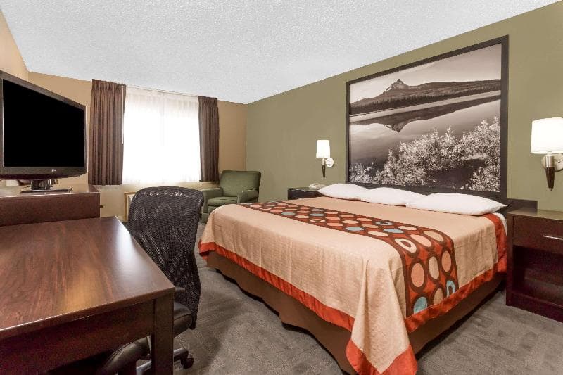 Super 8 By Wyndham Lagrande photo 1