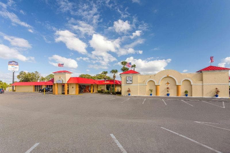 Howard Johnson By Wyndham Lakeland photo 1