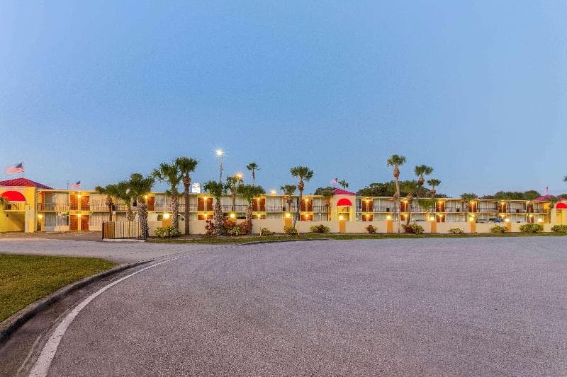 Howard Johnson By Wyndham Lakeland 4