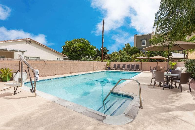 Days Inn & Suites 5