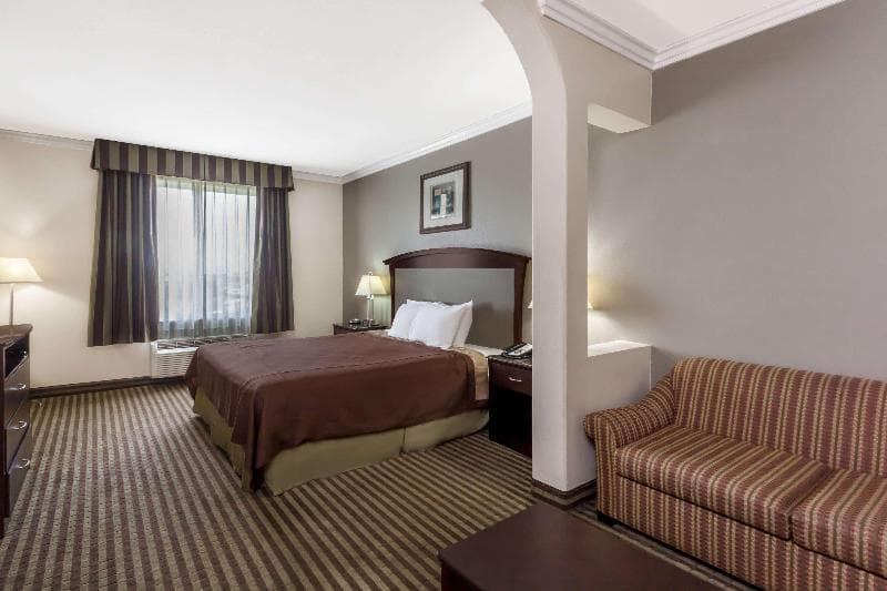 Days Inn & Suites photo 1