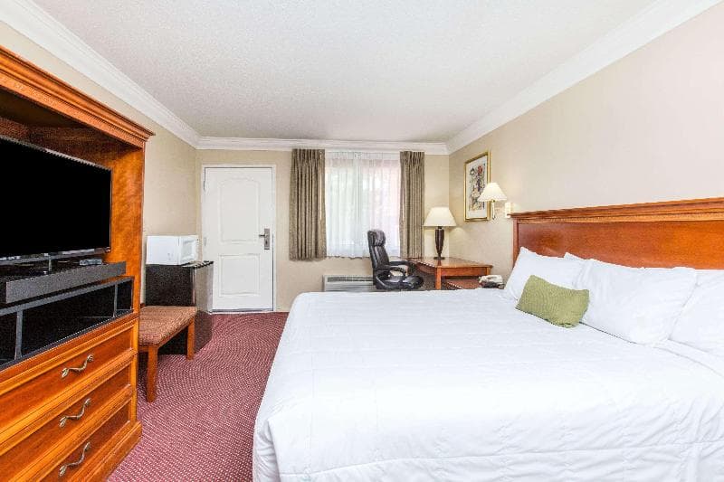 Days Inn By Wyndham Near City Of Hope 3