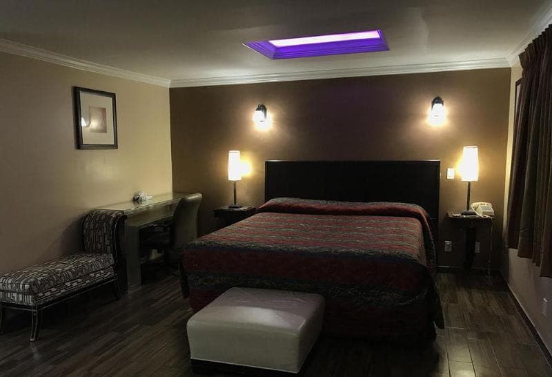 Sky Palm Motel photo 1