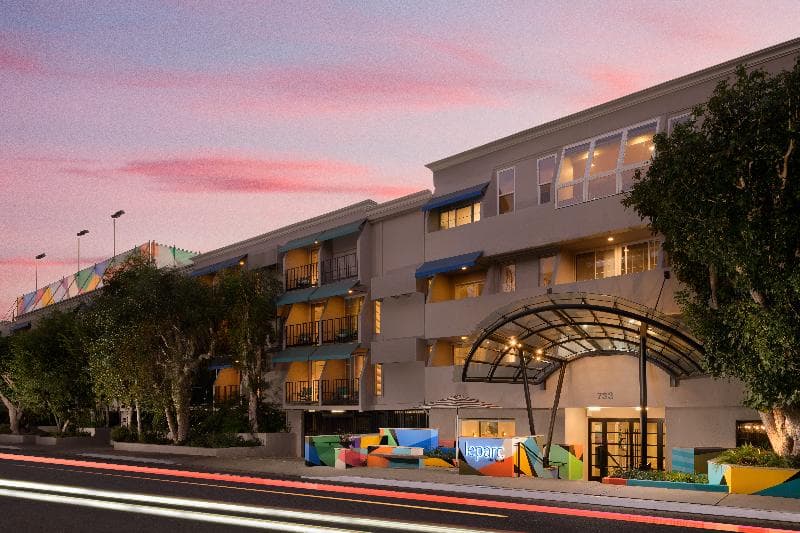 Le Parc at Melrose 4