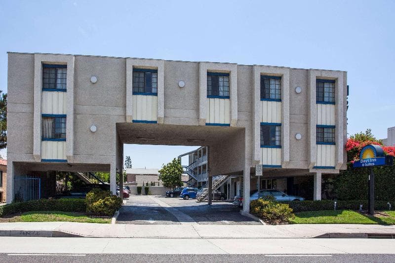 Days Inn By Wyndham Orange Anaheim 4