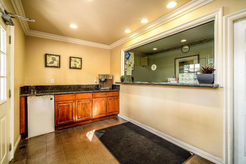 Regency Inn Suites 4
