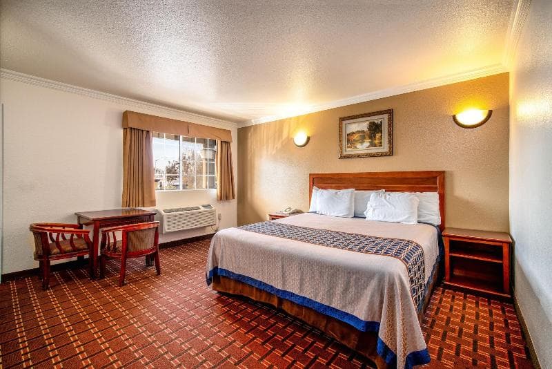 Regency Inn Suites 3