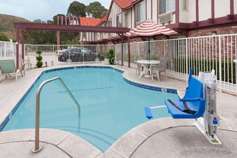 Super 8 by Wyndham Santa Clarita/Valencia 2