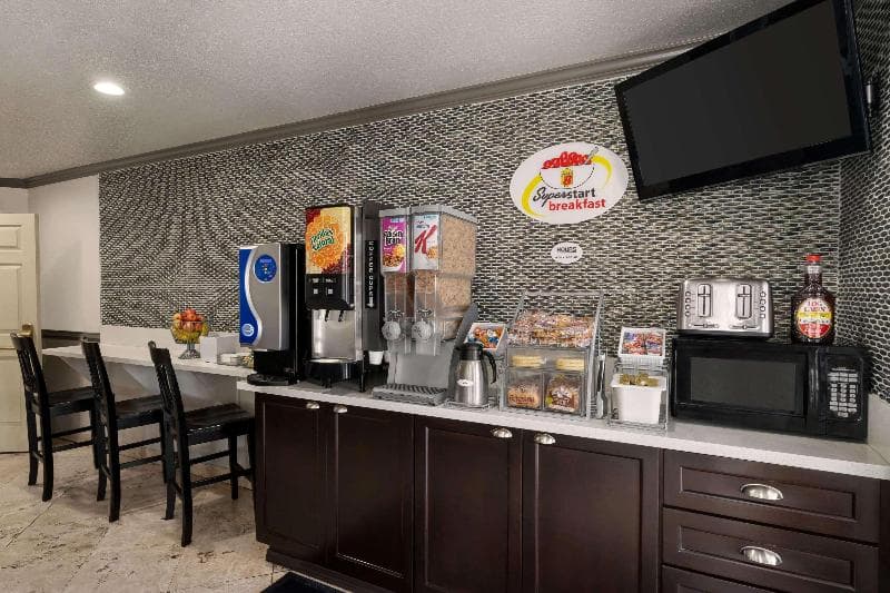 Super 8 by Wyndham Santa Clarita/Valencia 3