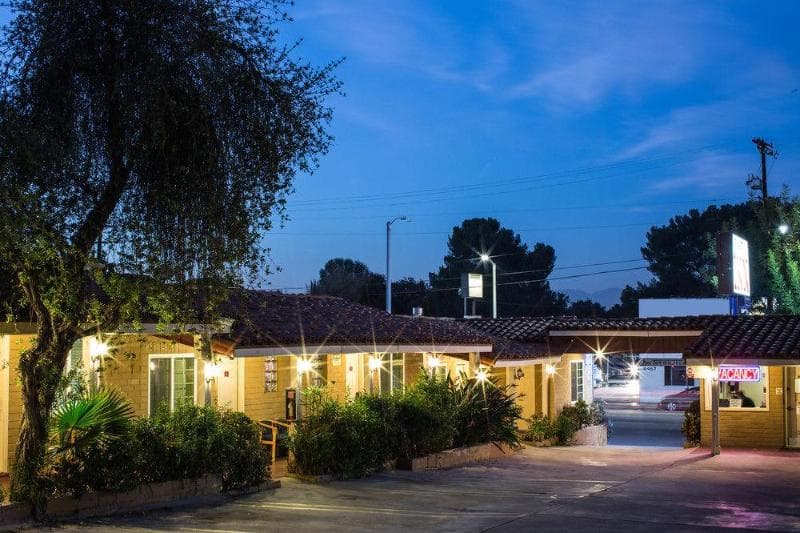 El Patio Inn 2