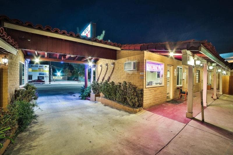 El Patio Inn 4
