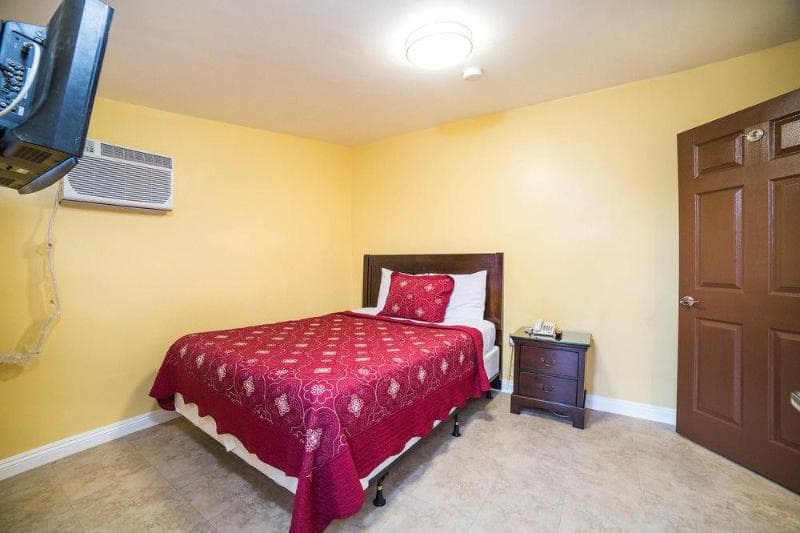 El Patio Inn 5