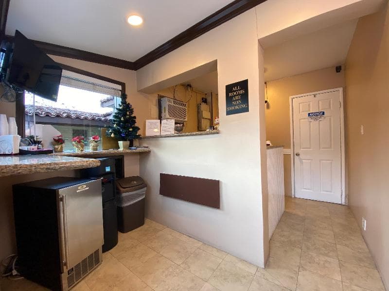 El Patio Inn photo 1