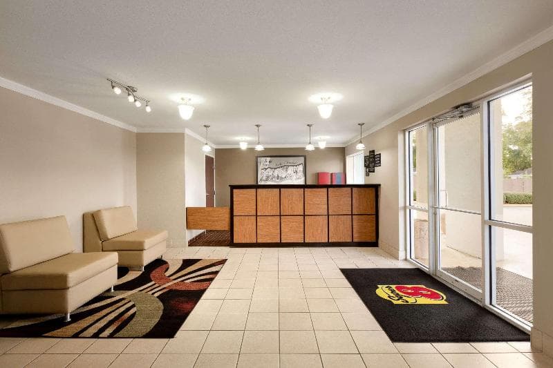 Super 8 By Wyndham Lake Charles Northeast 3