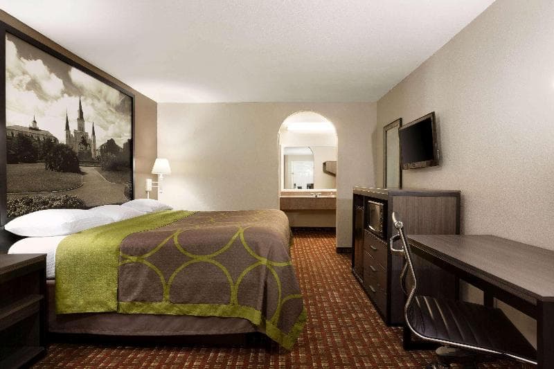 Super 8 By Wyndham Lake Charles Northeast 2