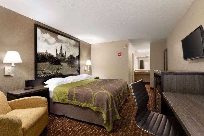 Super 8 By Wyndham Lake Charles Northeast 5