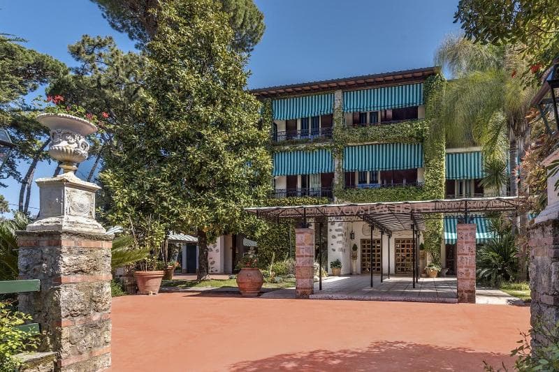 Augustus Hotel & Resort main