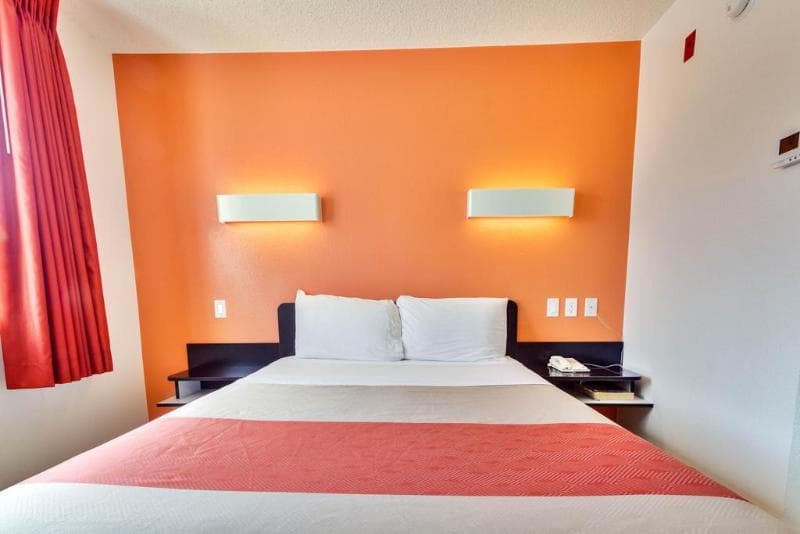 Motel 6 Dallas Lewisville 4